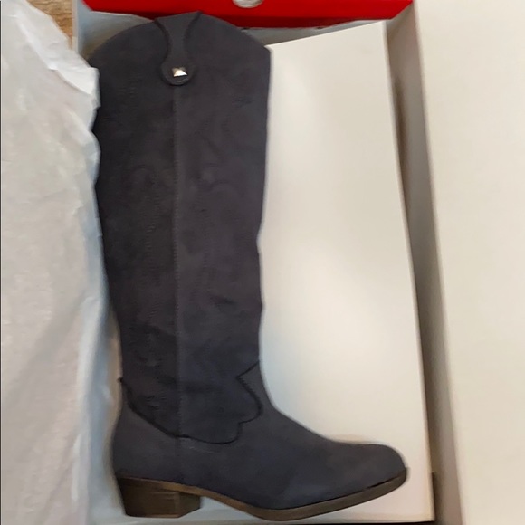 Gray knee high boots - Picture 7 of 7